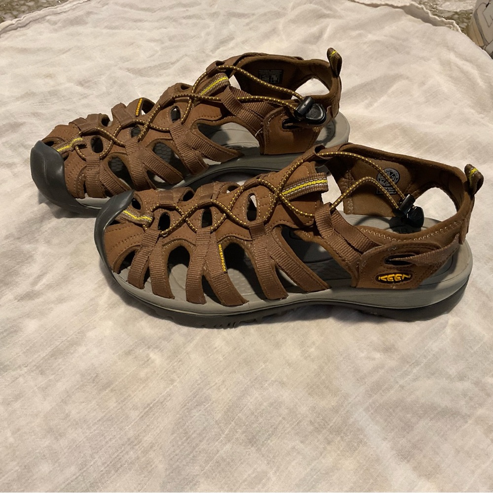 KEEN Ladies size 10, Brown Trail and Water Sandal